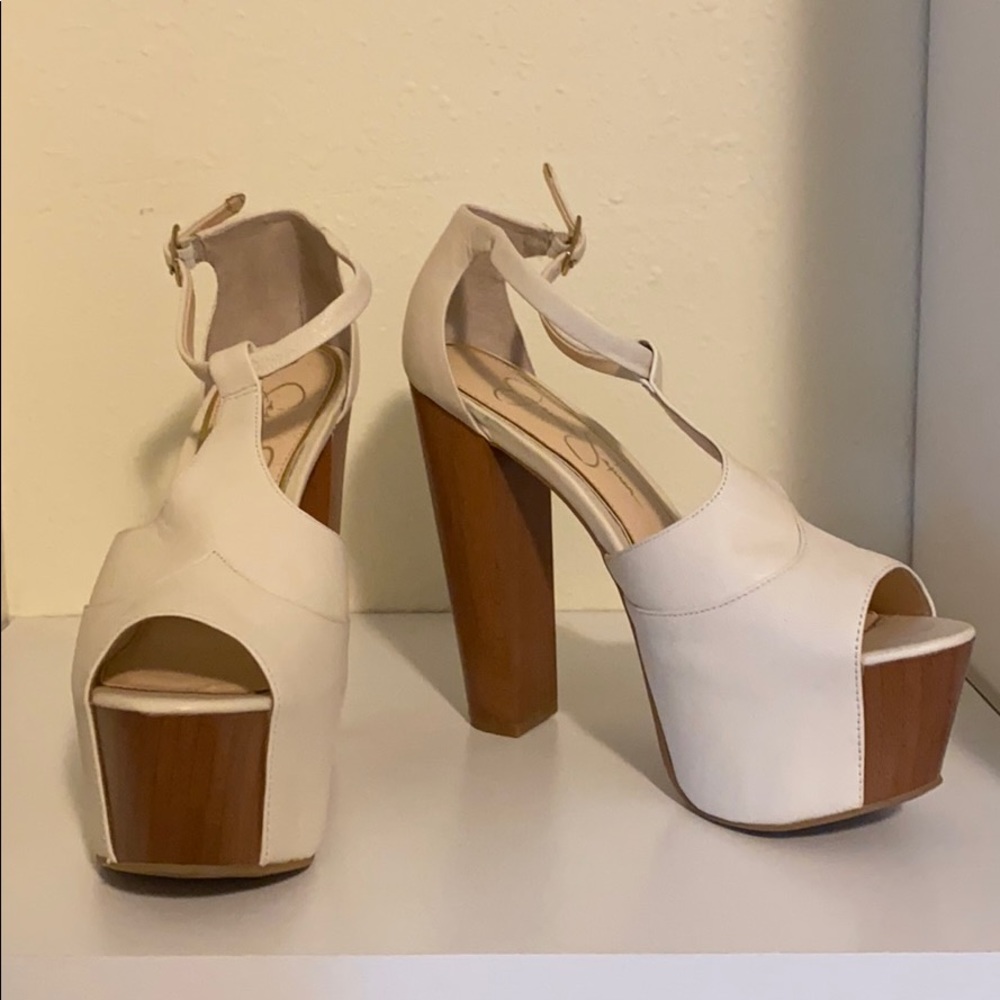 New Without Tags Jessica Simpson Dany T-Strap